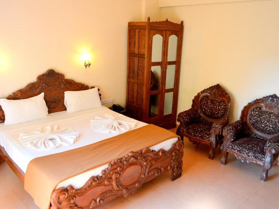 Фото отеля MAYFLOWER BEACH RESORT