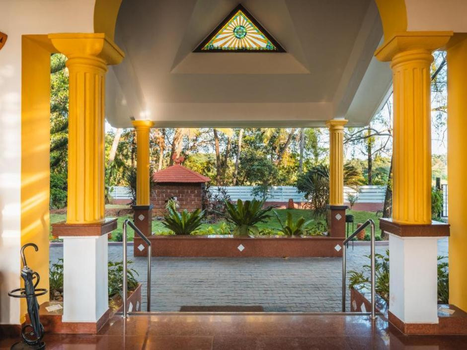 Фото отеля COCONUT GROVE