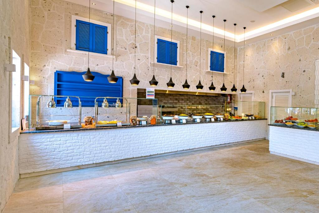 Фото отеля UTOPIA RESORT & RESIDENCE (EX. ALARA PARK HOTEL)