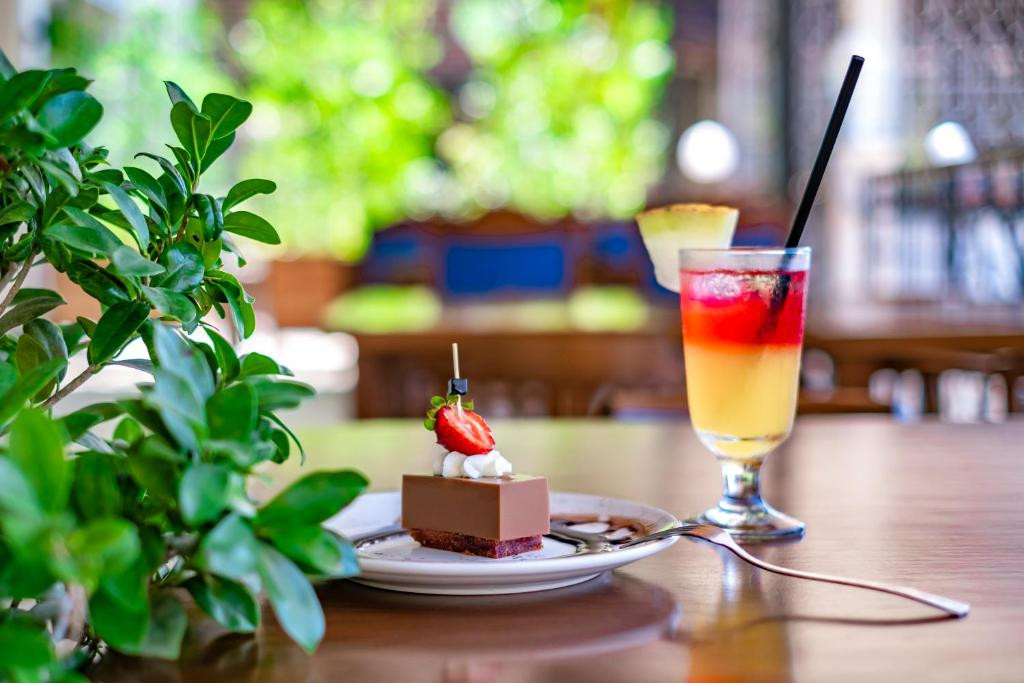 Фото отеля UTOPIA RESORT & RESIDENCE (EX. ALARA PARK HOTEL)