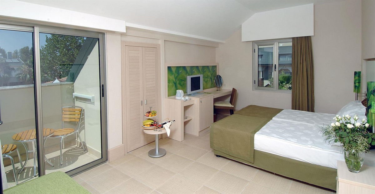 Фото отеля AMBASSADOR PLAZA HOTEL