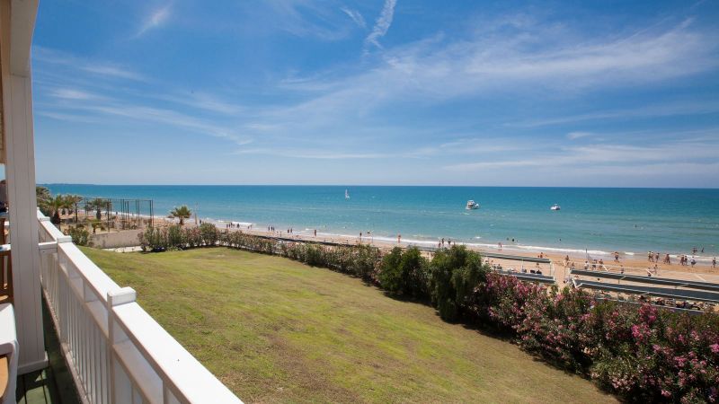 Фото отеля CLUB SIDE COAST HOTEL