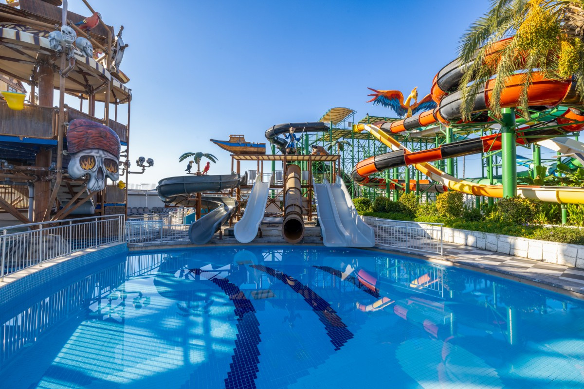 Фото отеля CRYSTAL ADMIRAL RESORT SUITES & SPA