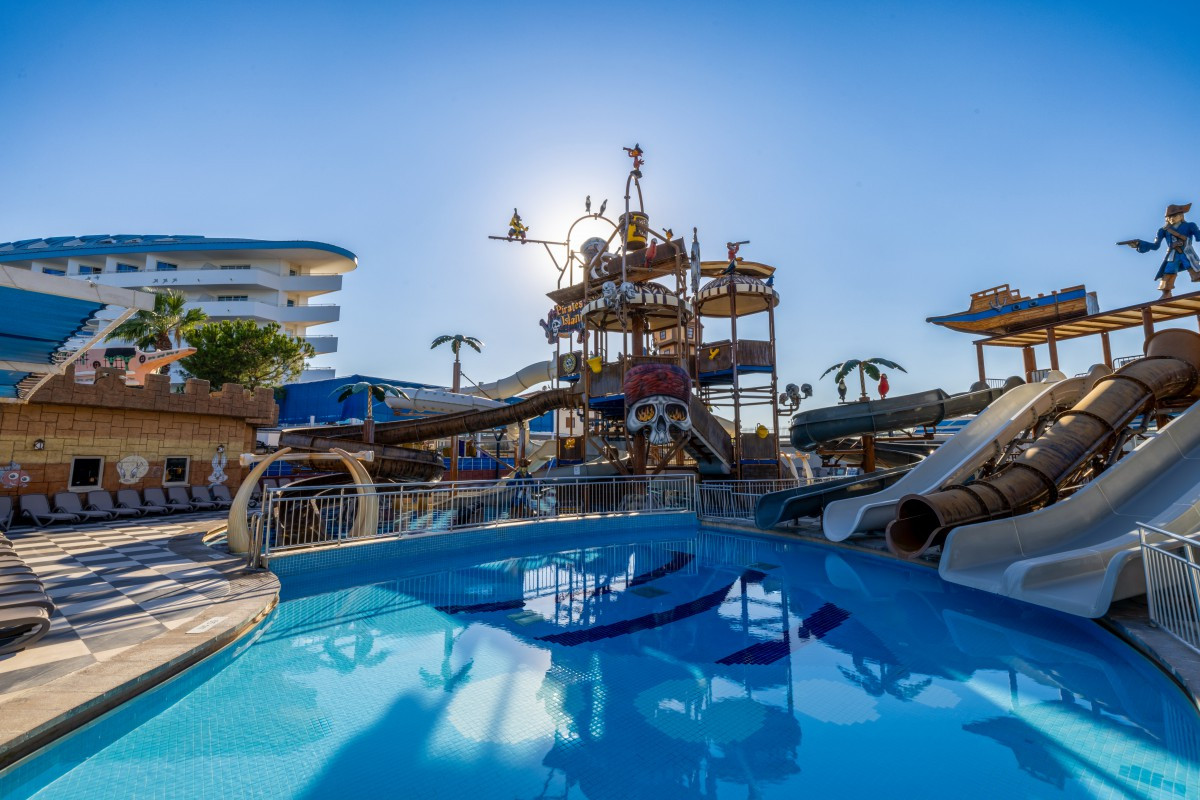 Фото отеля CRYSTAL ADMIRAL RESORT SUITES & SPA