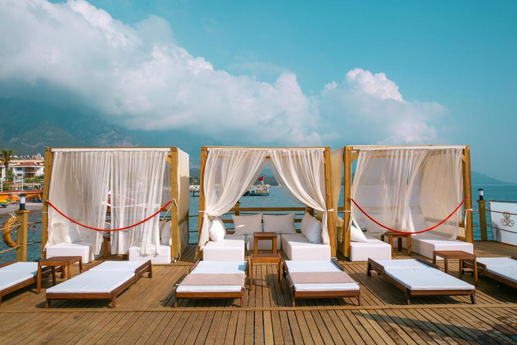 Фото отеля ROX RESORT (EX. ROX ROYAL)