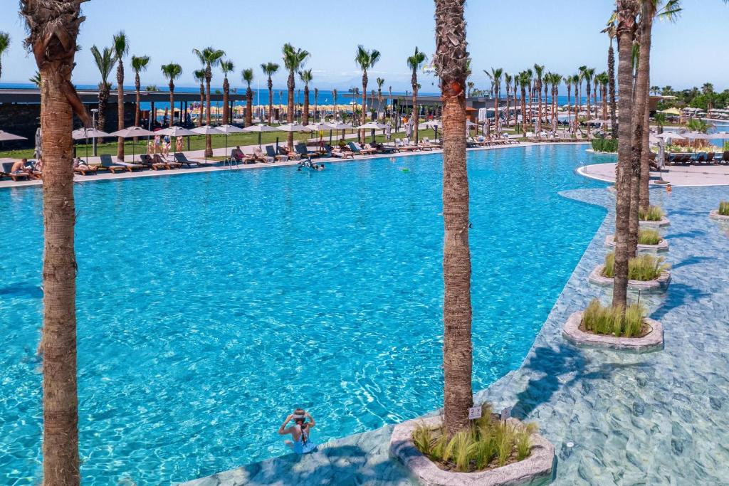 Фото отеля LAGO HOTEL (EX. AZURA DELUXE SORGUN)