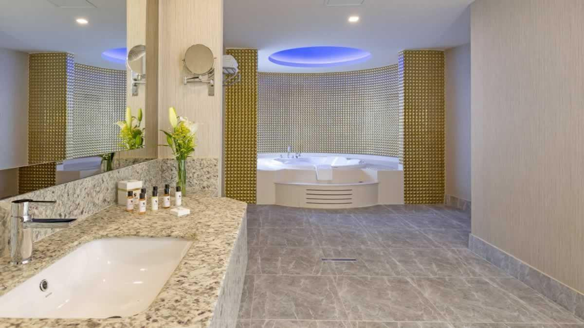 Фото отеля ROYAL SEGINUS