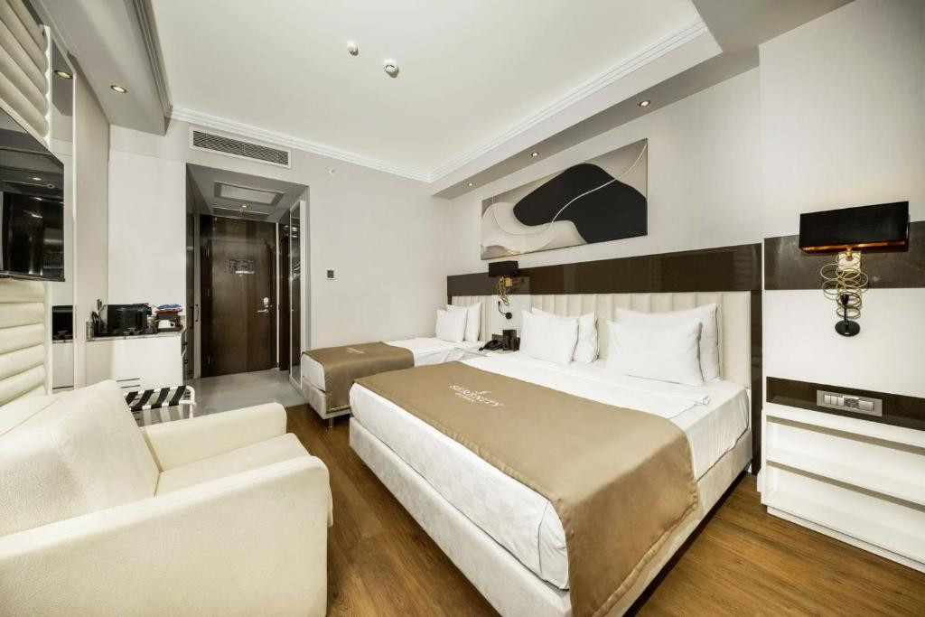 Фото отеля SERENITY QUEEN HOTEL