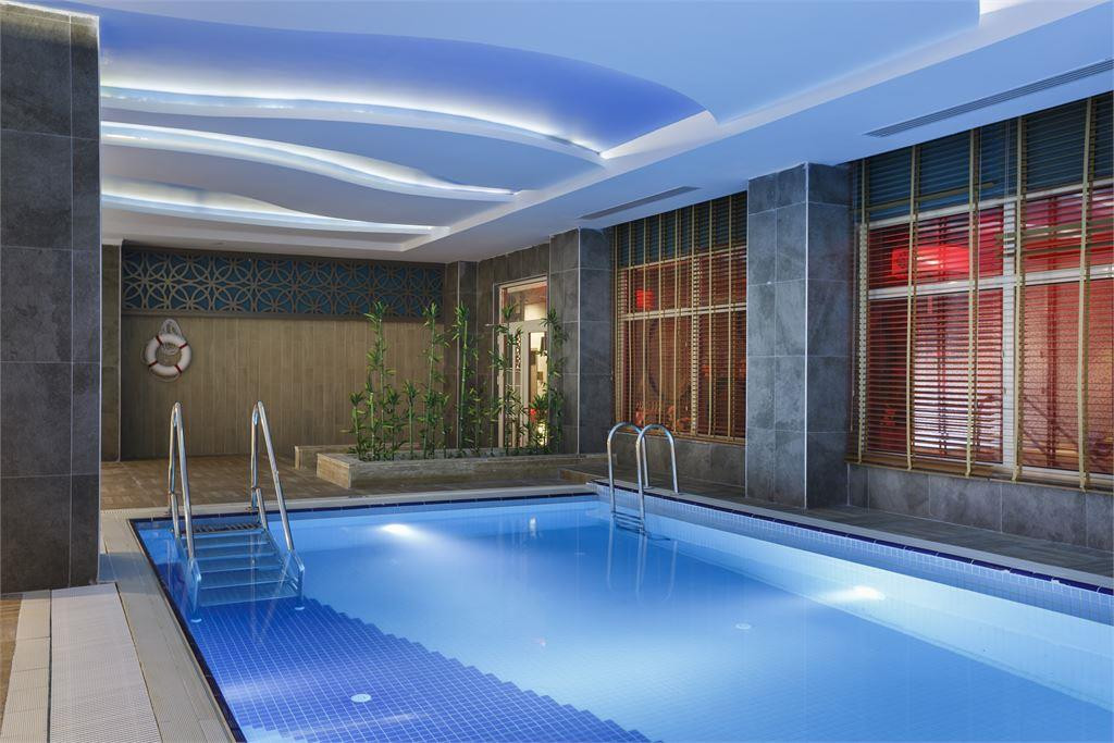 Фото отеля WELL PALACE SIDE (EX.SIDE CROWN CHARM PALACE HOTEL)