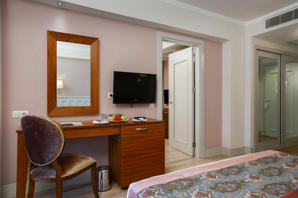 Фото отеля SIDE CROWN SERENITY HOTEL