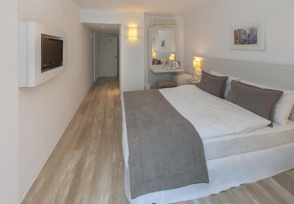 Фото отеля THE BEACHFRONT HOTEL ADULT ONLY 16+