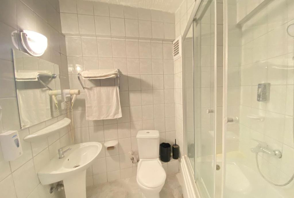 Фото отеля UK HOTEL KIRIS (EX. KIRIS ROSE, SAILORS PARK)