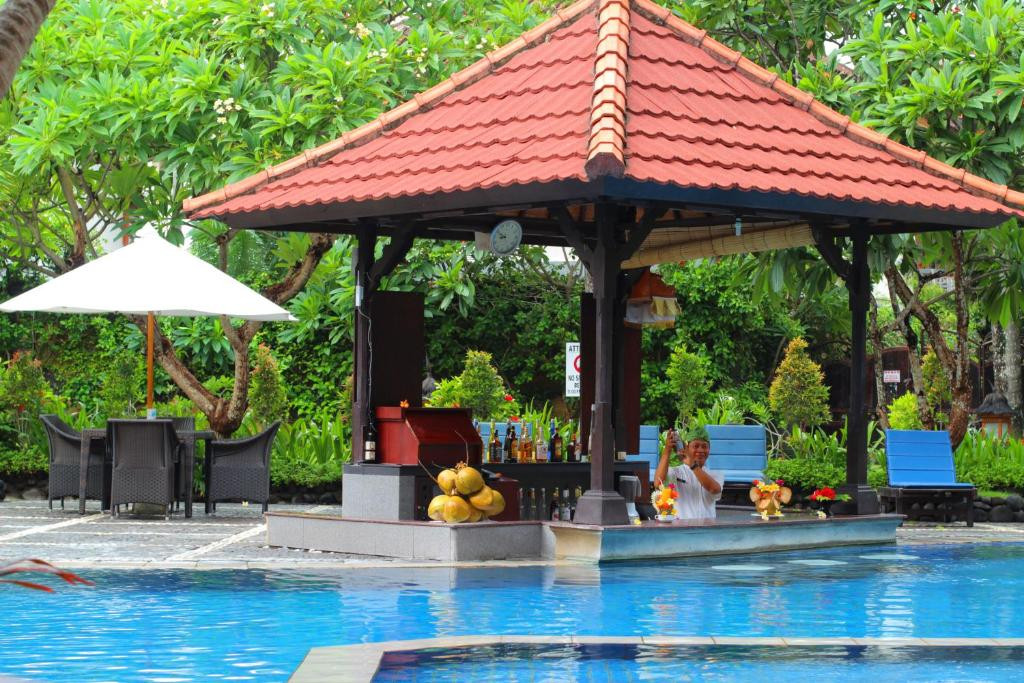 Фото отеля ADI DHARMA HOTEL KUTA