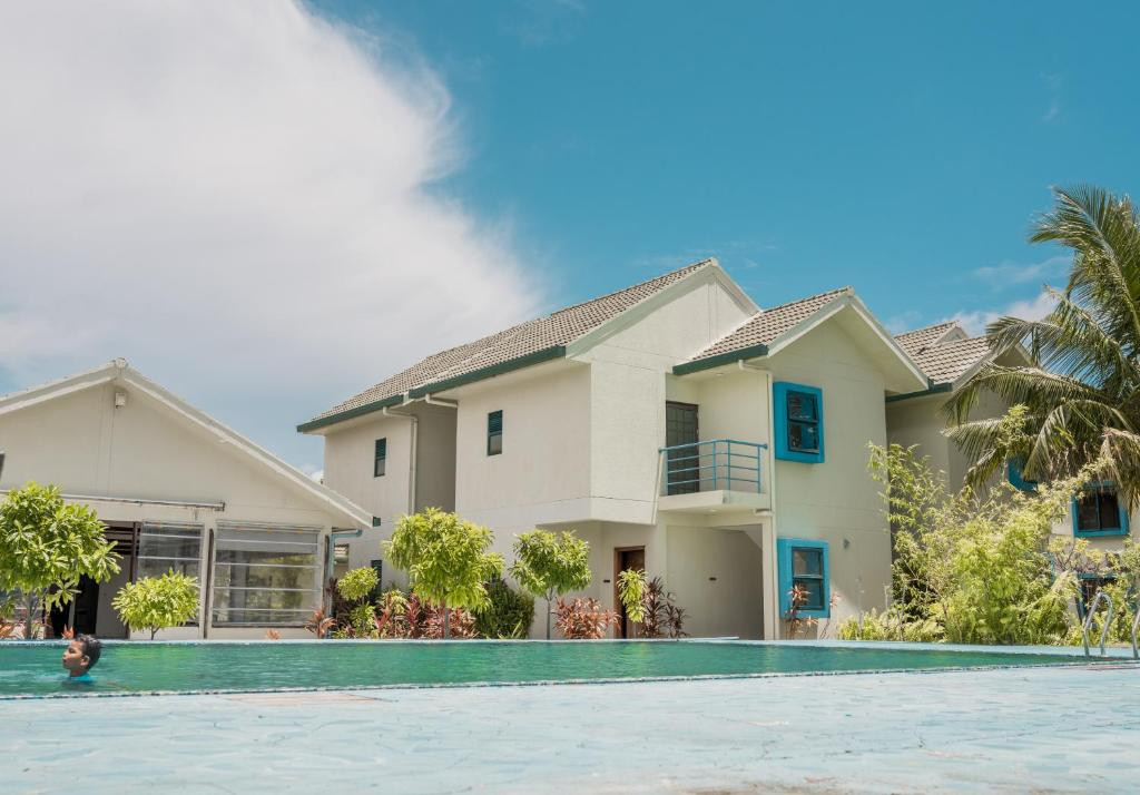 LONG BEACH LAAMU LOCAL ISLAND HOTEL GUEST HOUSE