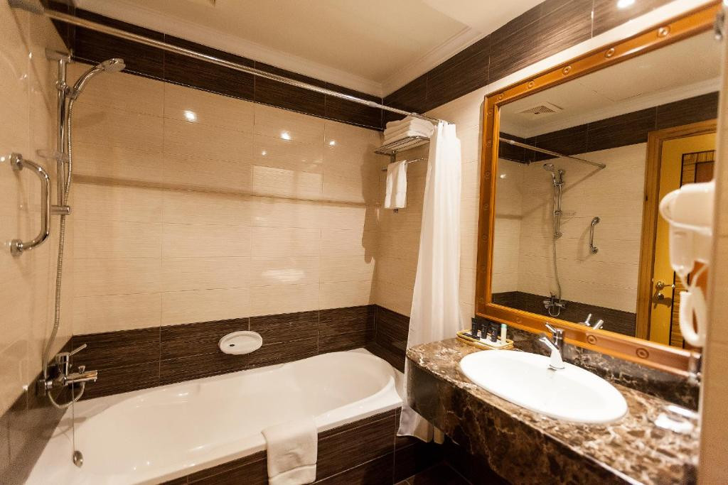 Фото отеля RED CASTLE HOTEL