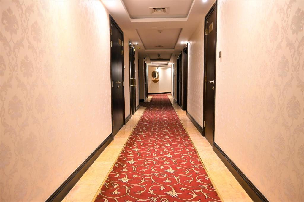 Фото отеля CRYSTAL PLAZA AL MAJAZ (EX. TULIP INN AL KHAN)